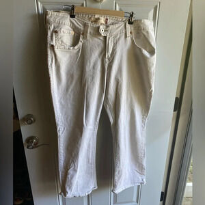 Vintage Levi’s 504 Y2K Low Rise Slouch Flare Leg Jeans in Cream size 20M